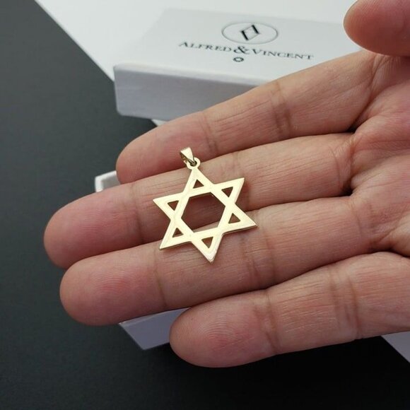 Star of David Magen Jewish Religious Charm Reversible Pendant in 14k Yellow Gold - Picture 3 of 3